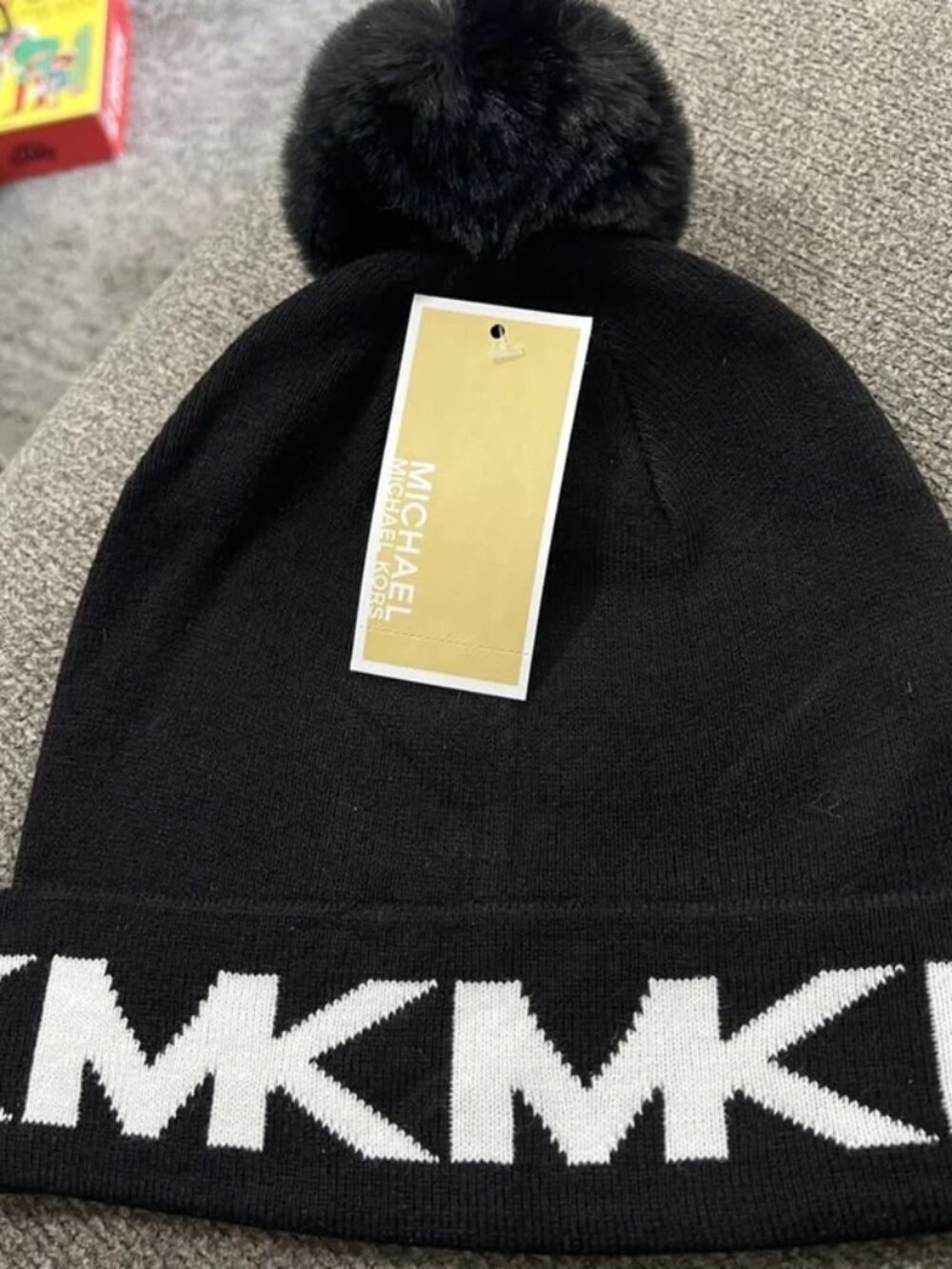 ** Michael Kors Women's Stacked Logos Knit Hat Beanie Black new - Picture 2 of 3